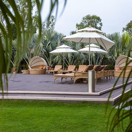 Atrio By Devam Hotel Gurgáon Kültér fotó