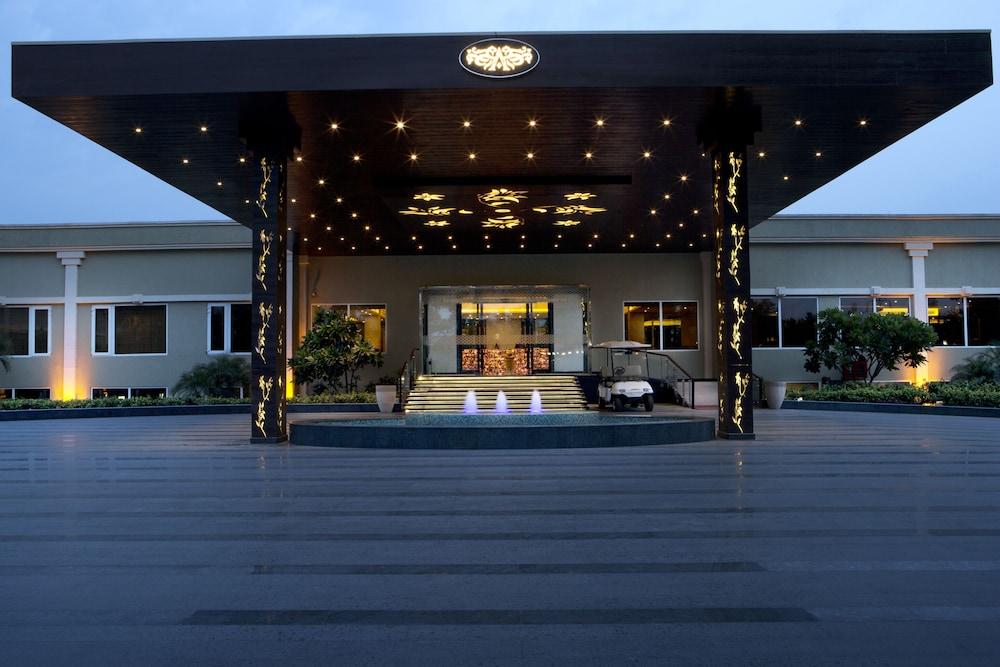 Atrio By Devam Hotel Gurgáon Kültér fotó
