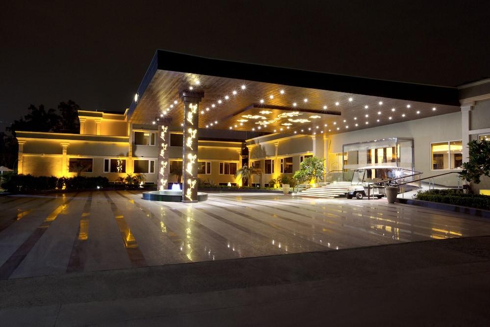 Atrio By Devam Hotel Gurgáon Kültér fotó
