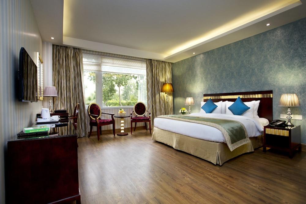 Atrio By Devam Hotel Gurgáon Kültér fotó
