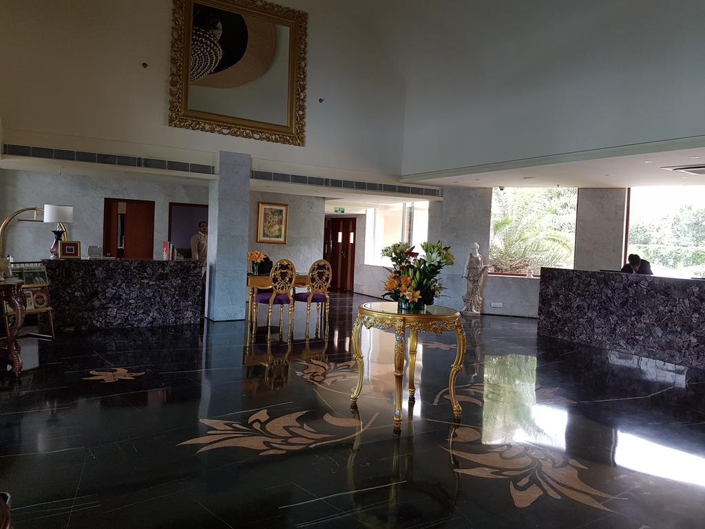 Atrio By Devam Hotel Gurgáon Kültér fotó