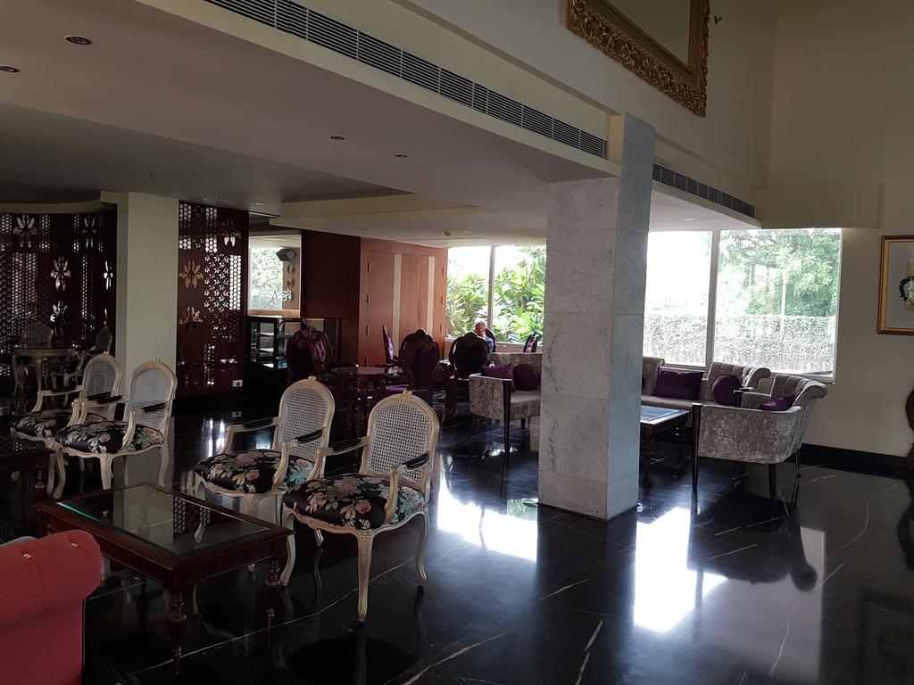 Atrio By Devam Hotel Gurgáon Kültér fotó