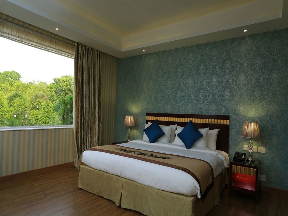 Atrio By Devam Hotel Gurgáon Kültér fotó