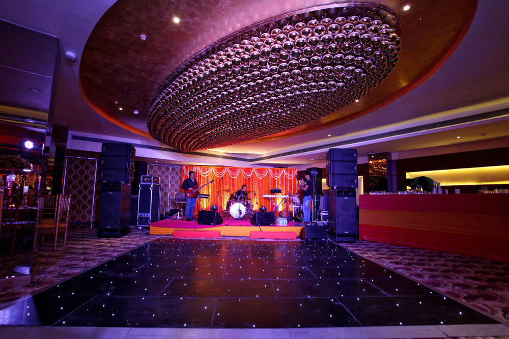 Atrio By Devam Hotel Gurgáon Kültér fotó