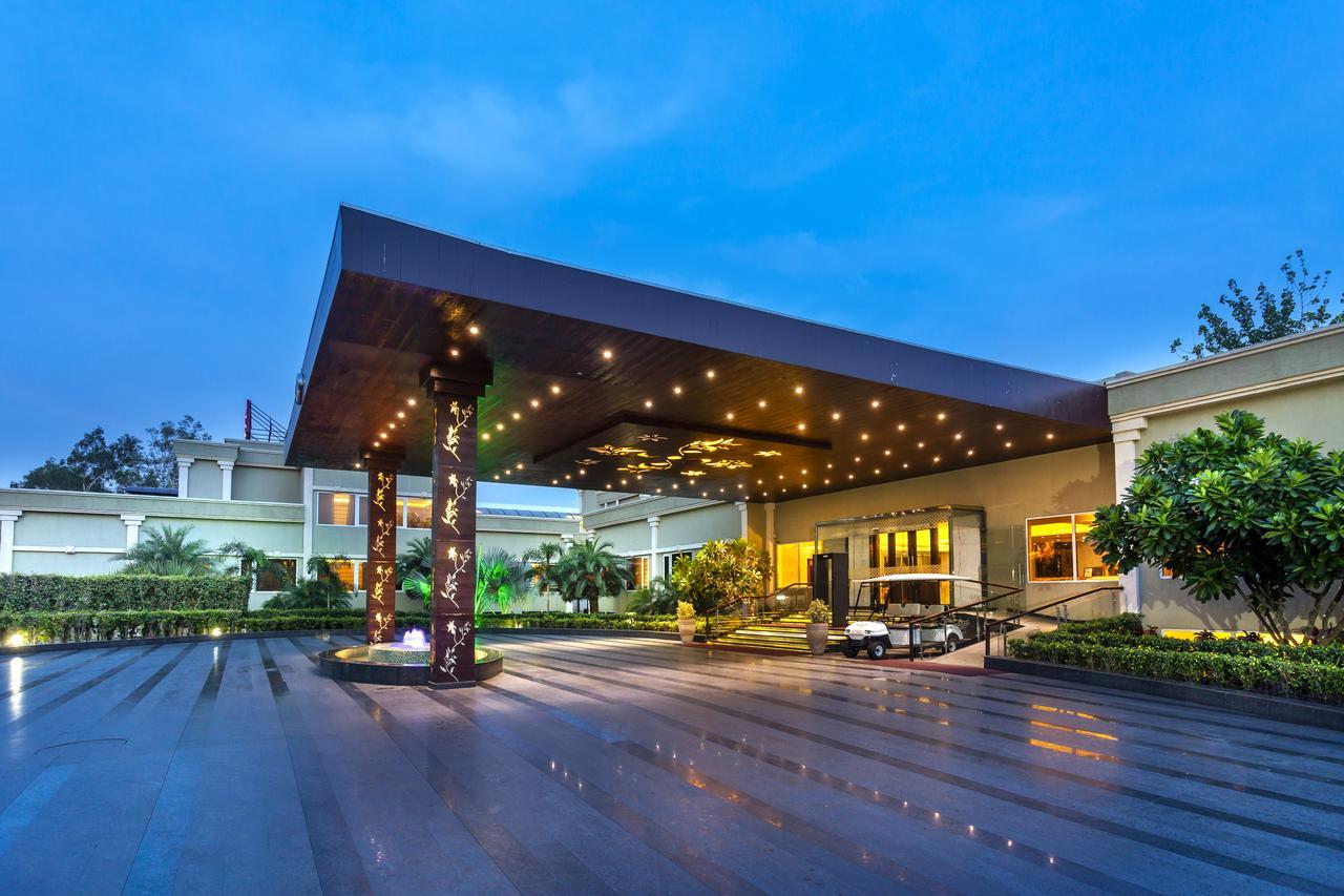 Atrio By Devam Hotel Gurgáon Kültér fotó