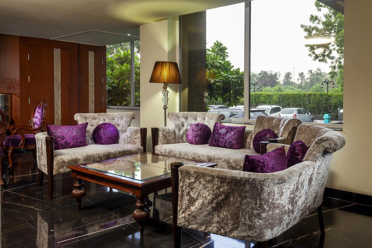 Atrio By Devam Hotel Gurgáon Kültér fotó