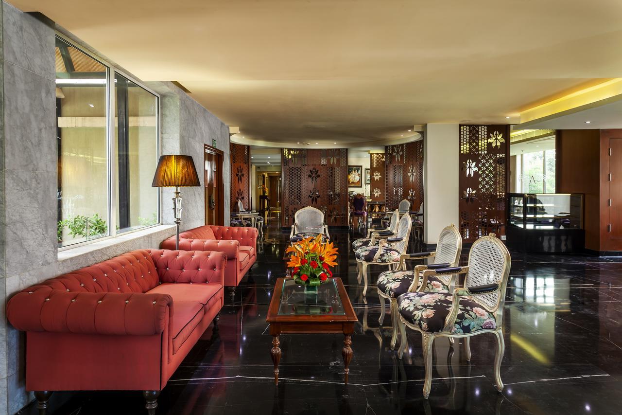 Atrio By Devam Hotel Gurgáon Kültér fotó