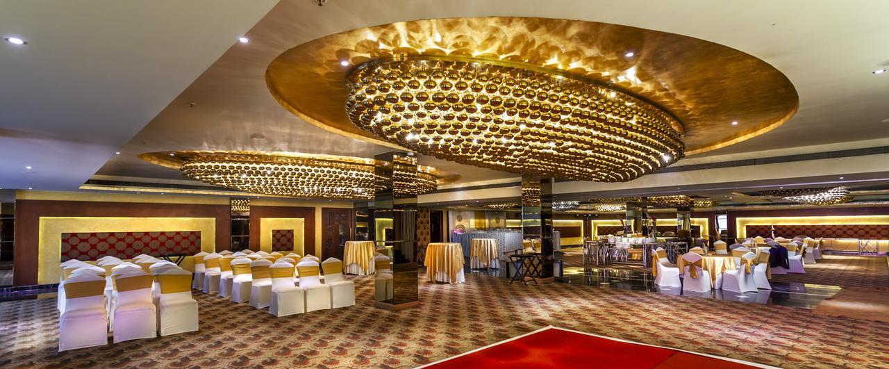 Atrio By Devam Hotel Gurgáon Kültér fotó