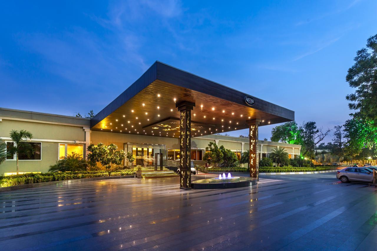 Atrio By Devam Hotel Gurgáon Kültér fotó