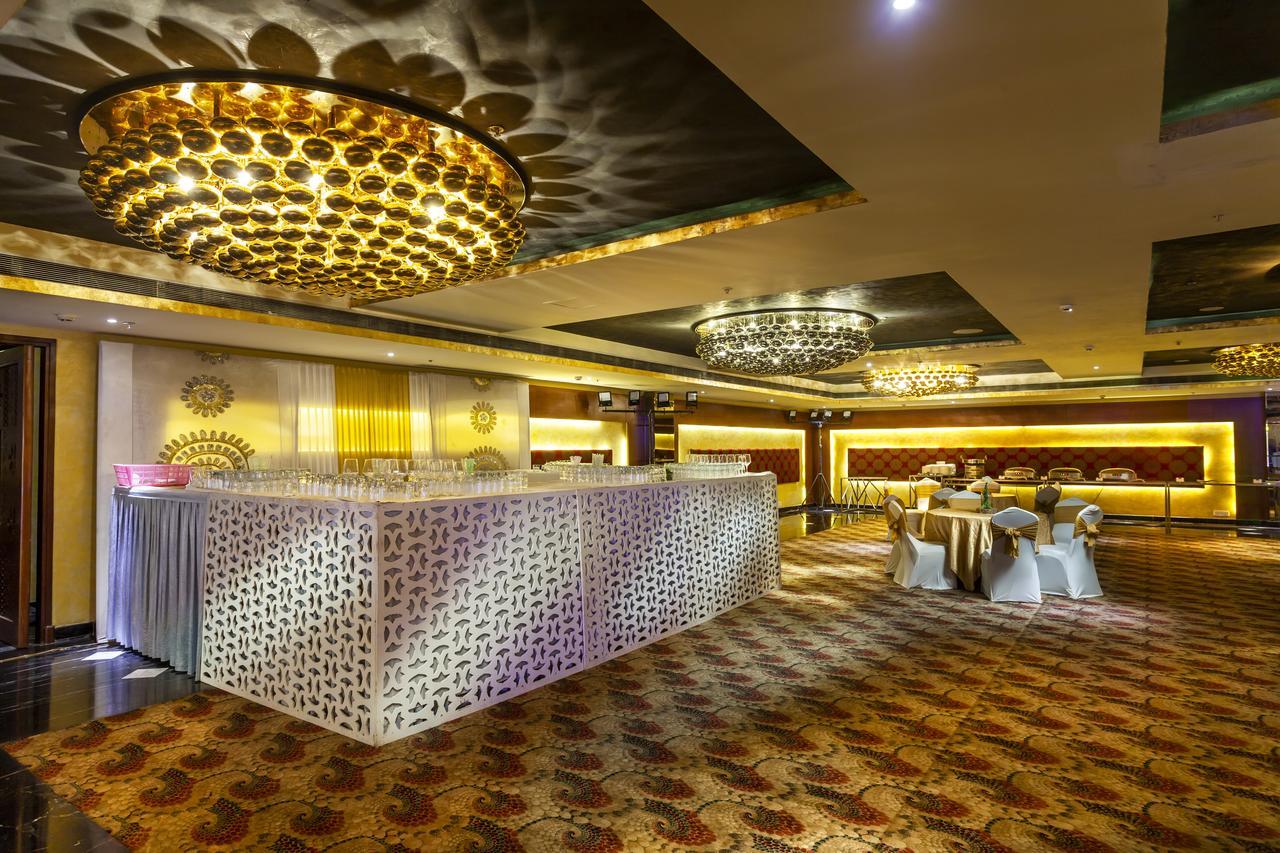 Atrio By Devam Hotel Gurgáon Kültér fotó