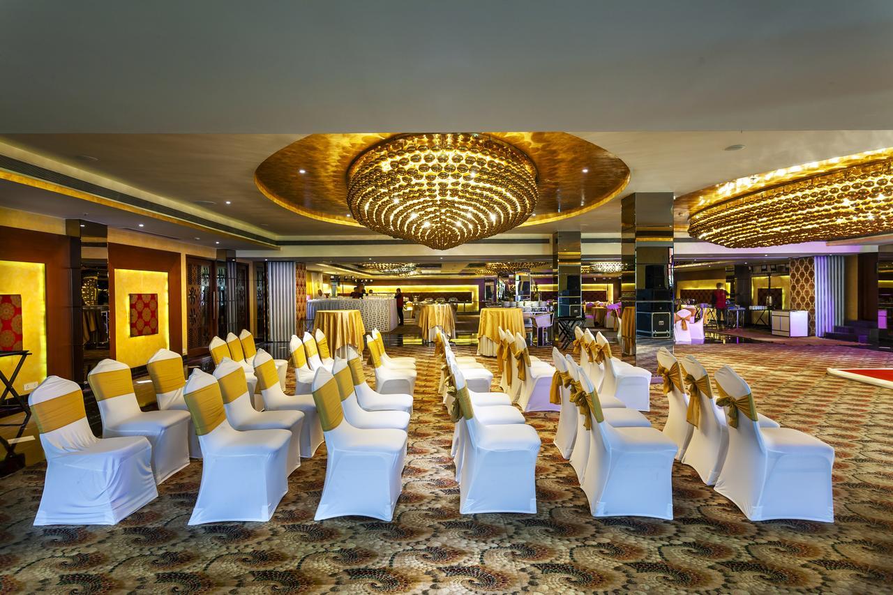 Atrio By Devam Hotel Gurgáon Kültér fotó